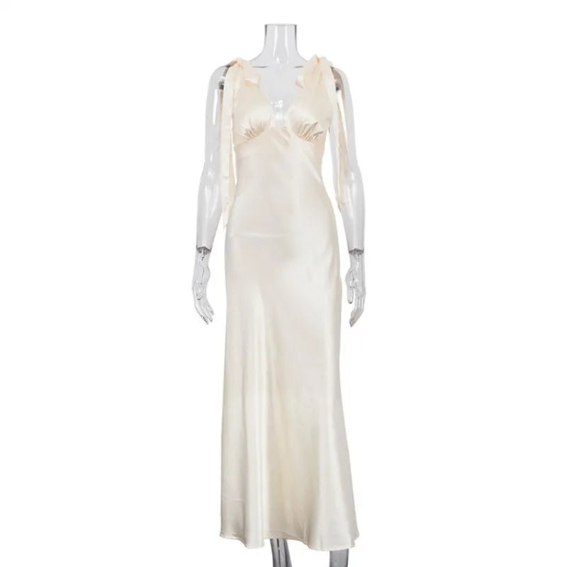 Vestido maxi Melanie de satén con tirantes anudados