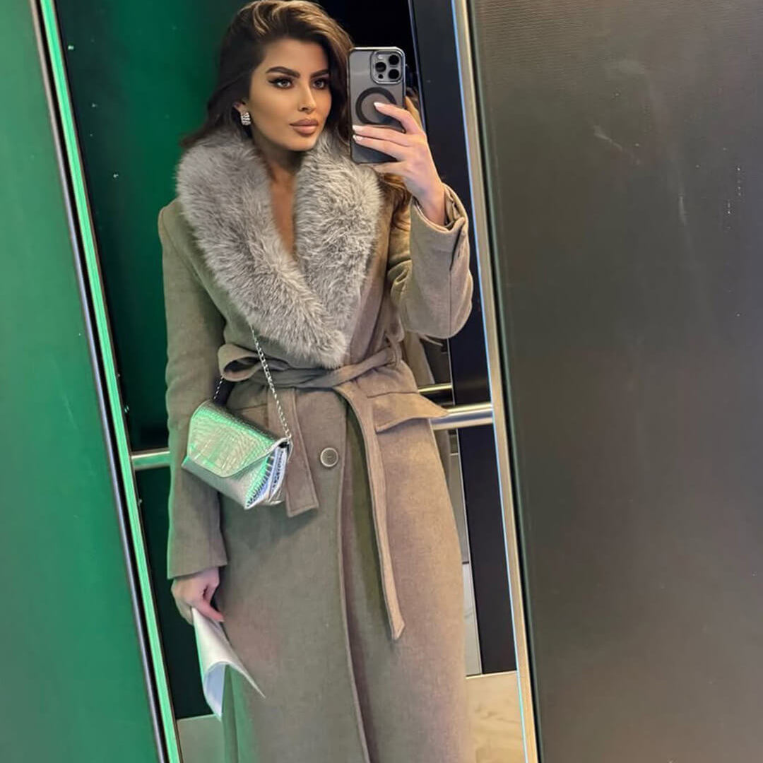 Cappotto maxi con colletto in eco pelliccia Josie
