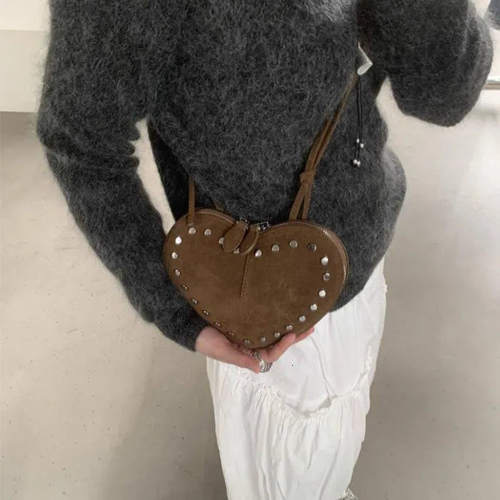 Esther Vintage Crossbody-veske i imitert semsket skinn