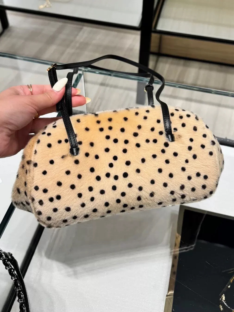 Geantă de umăr Layla din blană artificială cu imprimeu leopard