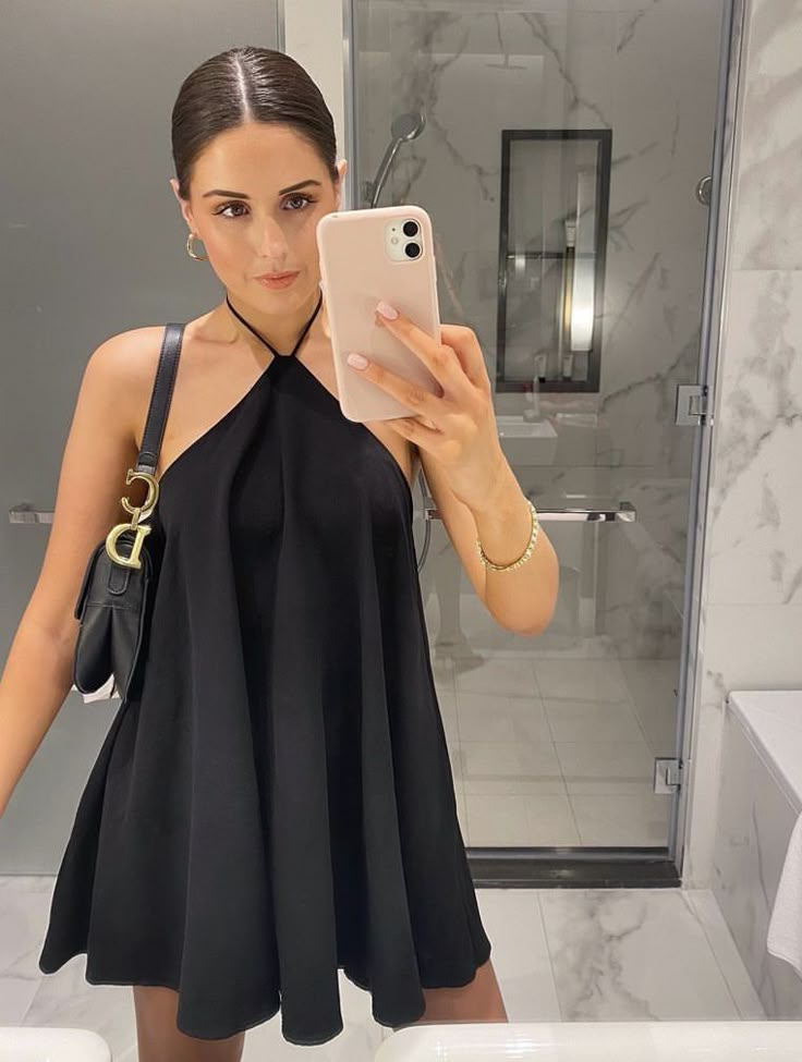 Yasmin kurzes Neckholder-Kleid mit freiem Rücken