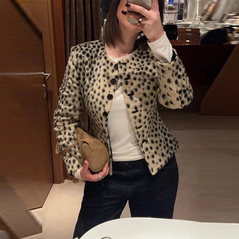 Krátká bunda Katie z umělé kožešiny s leopardím vzorem
