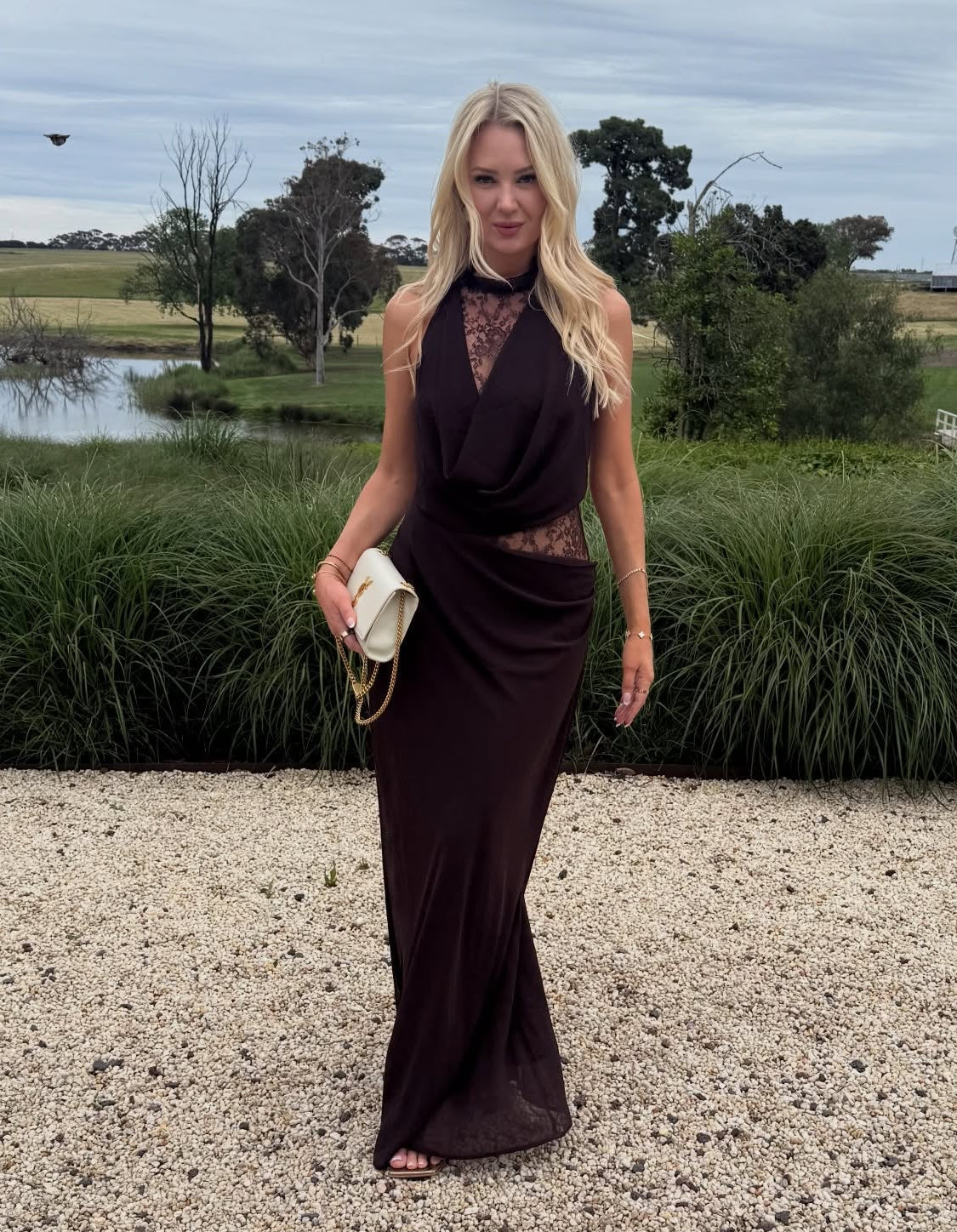 Rochie maxi Sienna din dantelă cu guler halter