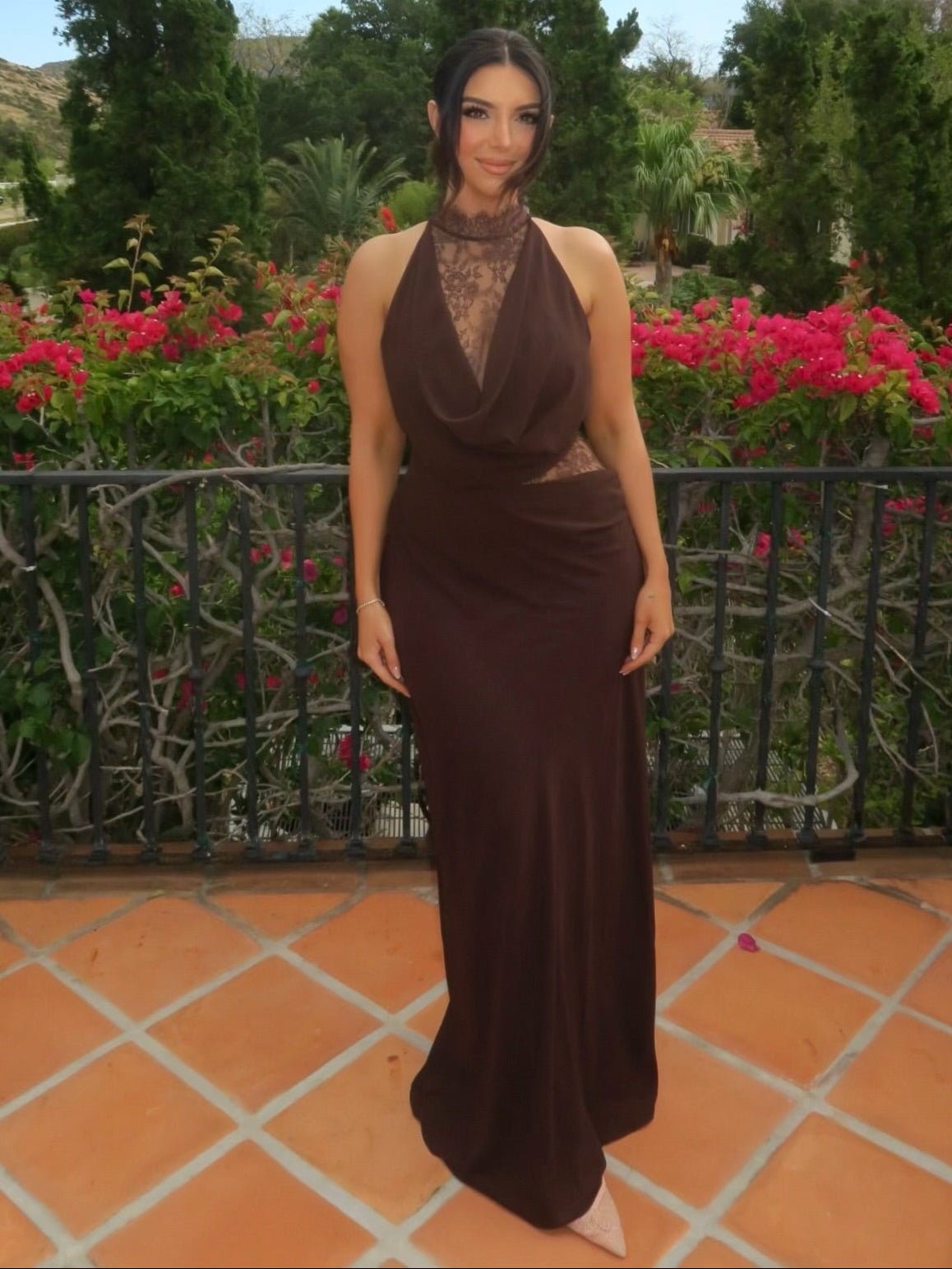Rochie maxi Sienna din dantelă cu guler halter