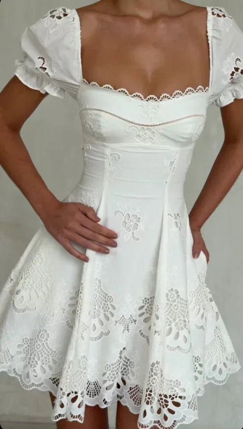 Rochie mini Audra din dantelă cu decupaje