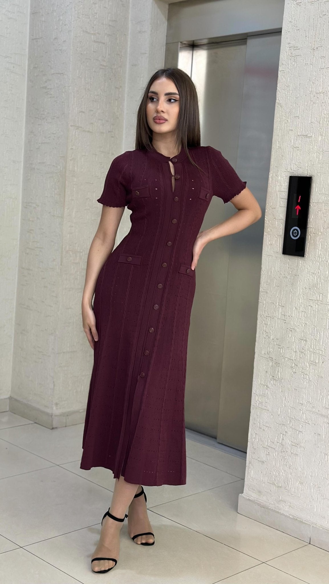 Rochie midi tricotată Margot cu nasturi în față
