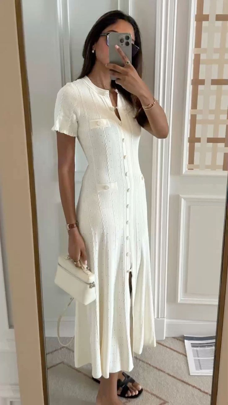 Rochie midi tricotată Margot cu nasturi în față