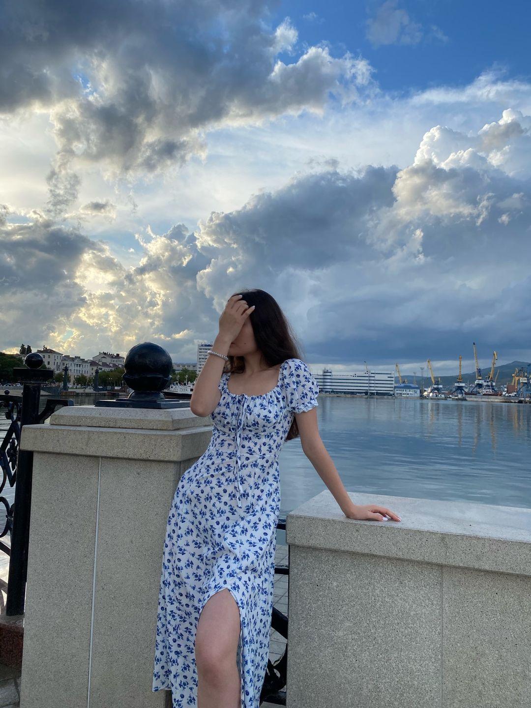 Vestido midi Arianna con mangas abullonadas y estampado floral