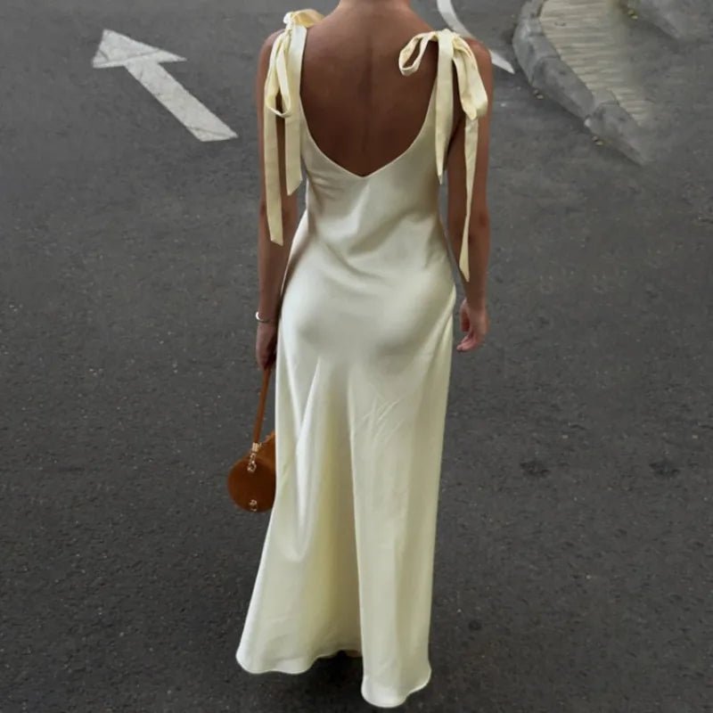Vestido maxi Melanie de satén con tirantes anudados