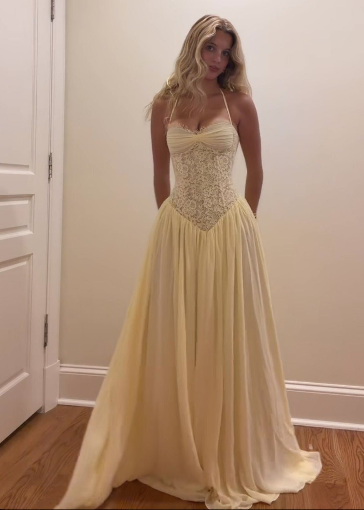 Erica halter korzetové maxi šaty