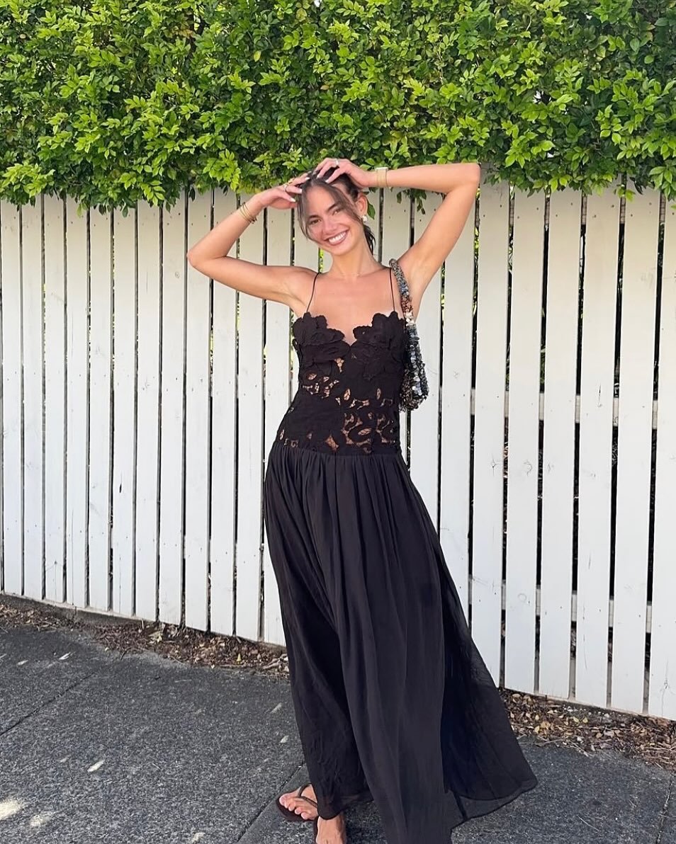 Rochie de seară Kelli din plasă dantelată cu guler halter