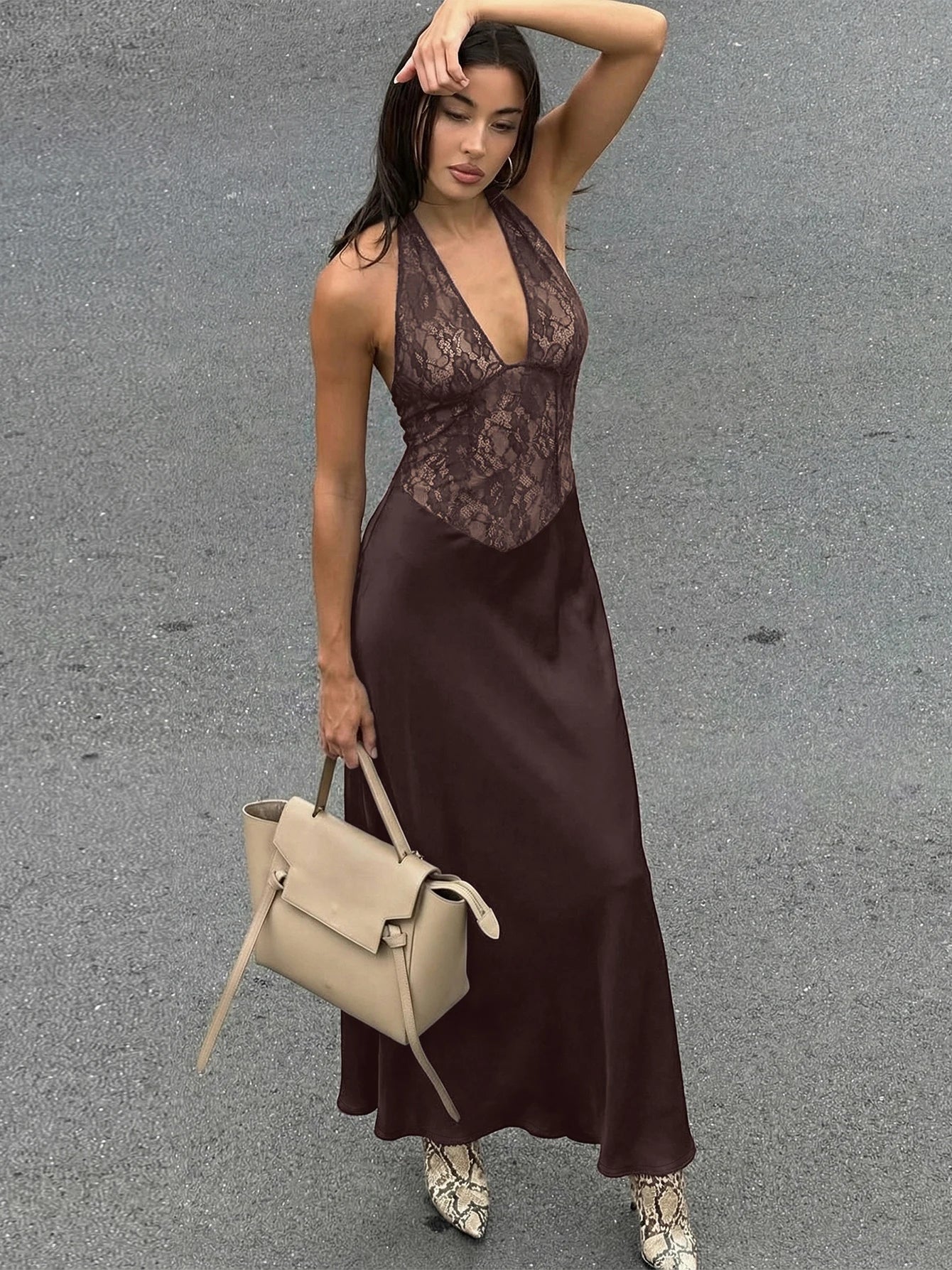 Iris Halter Rückenfreie Spitzenkleid