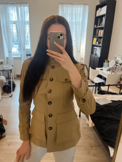 Anna räätälöity pystykaulustakki