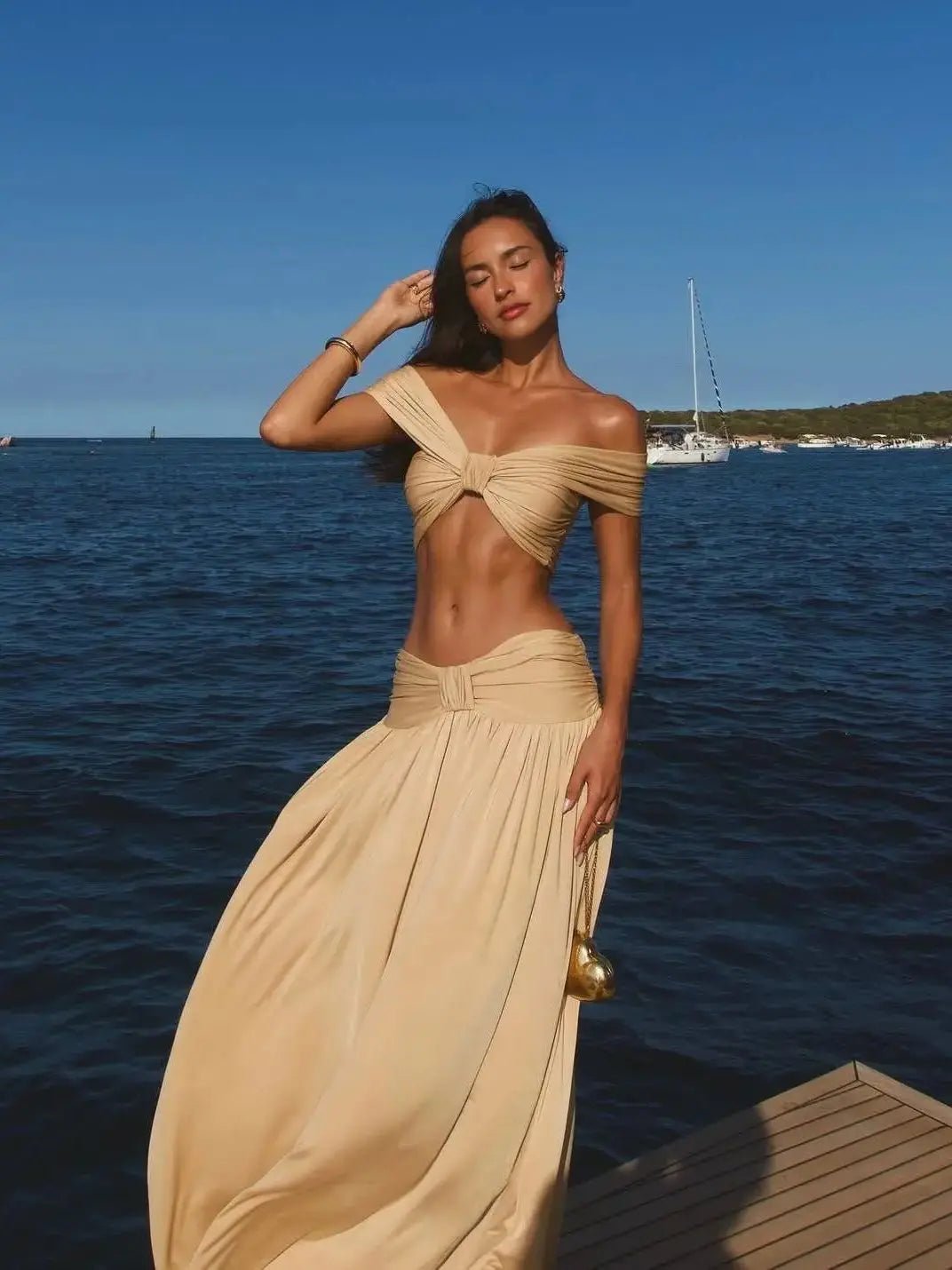 Hilde bardot s uzlem krátký top set