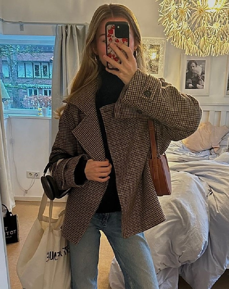 Chaqueta Emilia de pata de gallo con botones y cuello alto