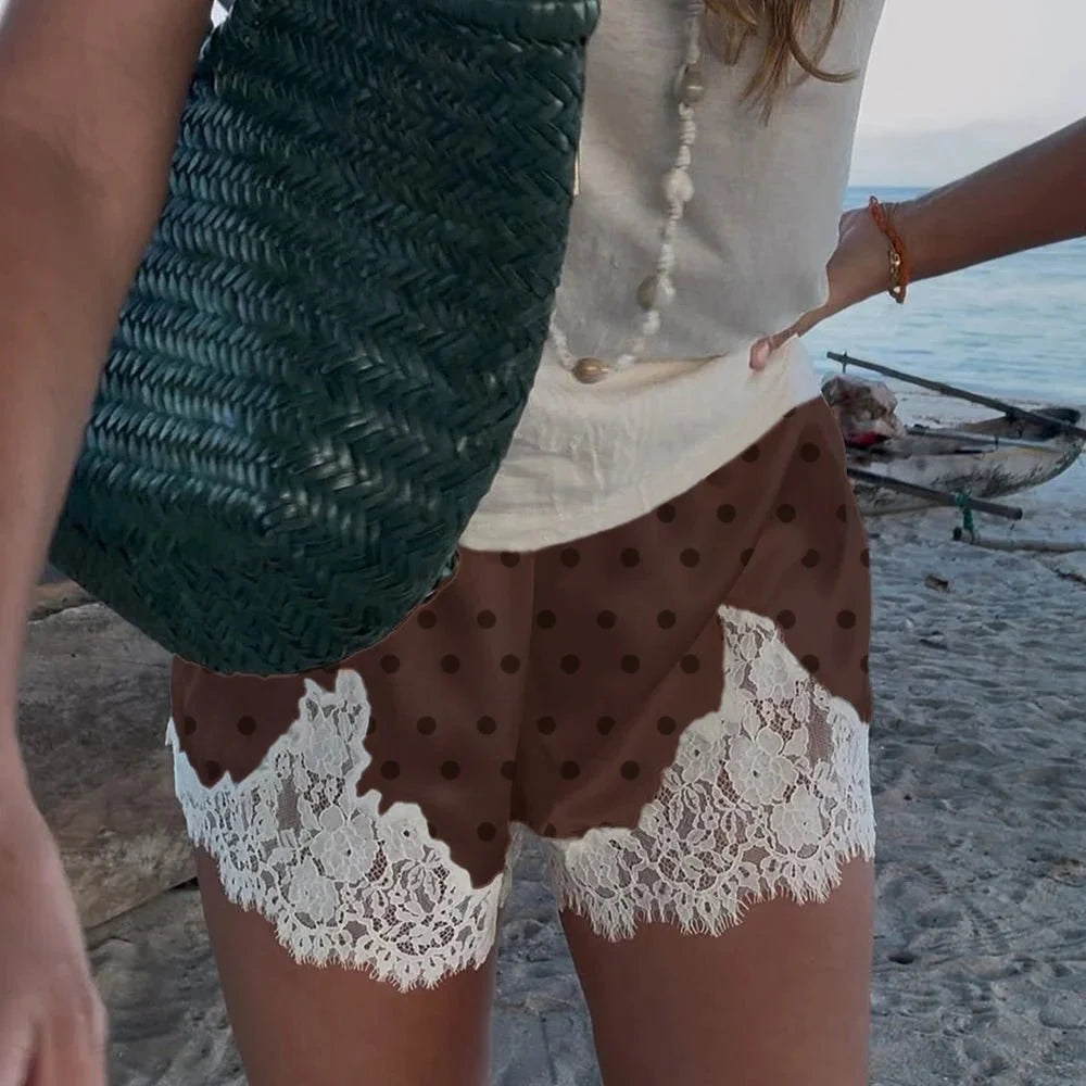Short Natasha à pois avec bordure en dentelle