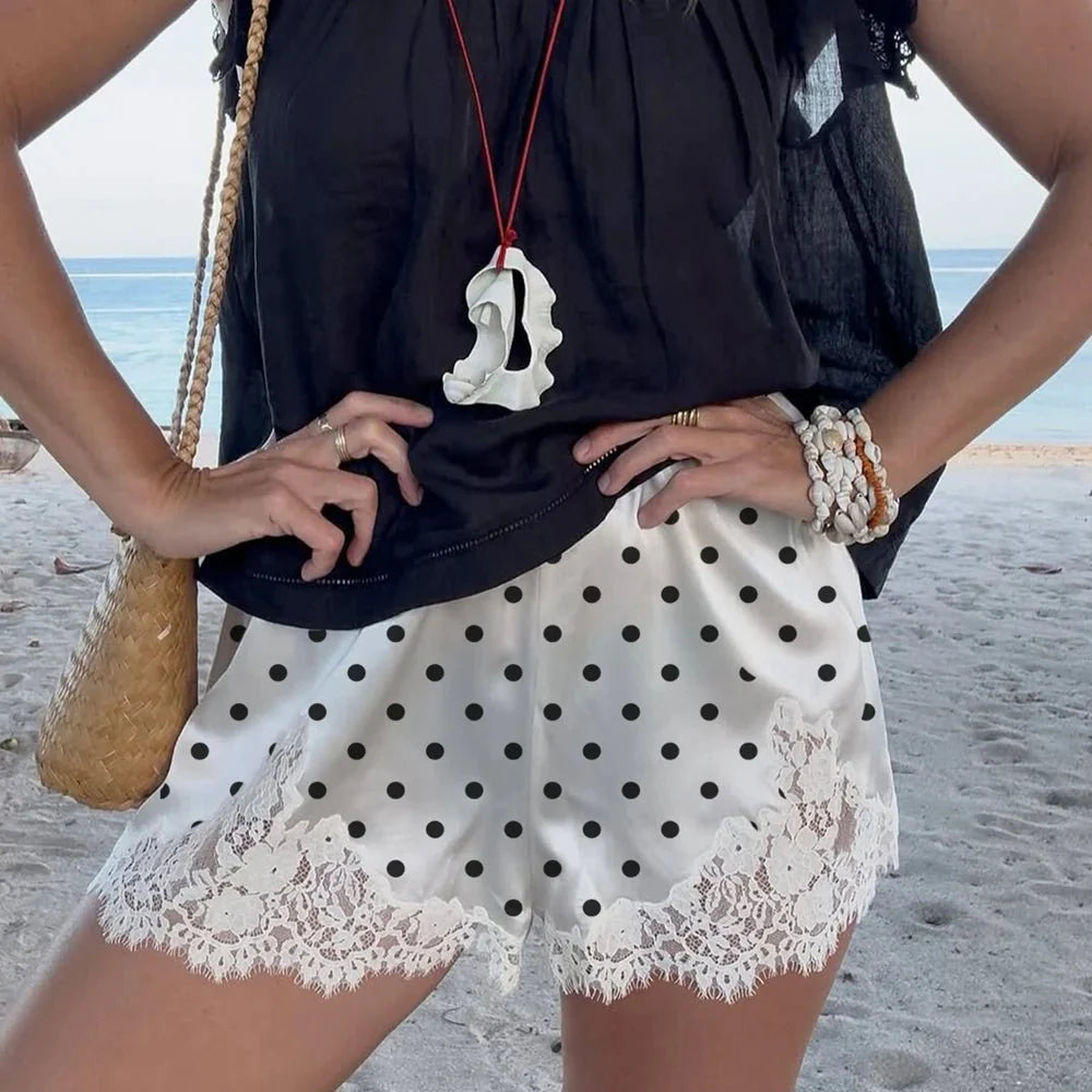 Short Natasha à pois avec bordure en dentelle