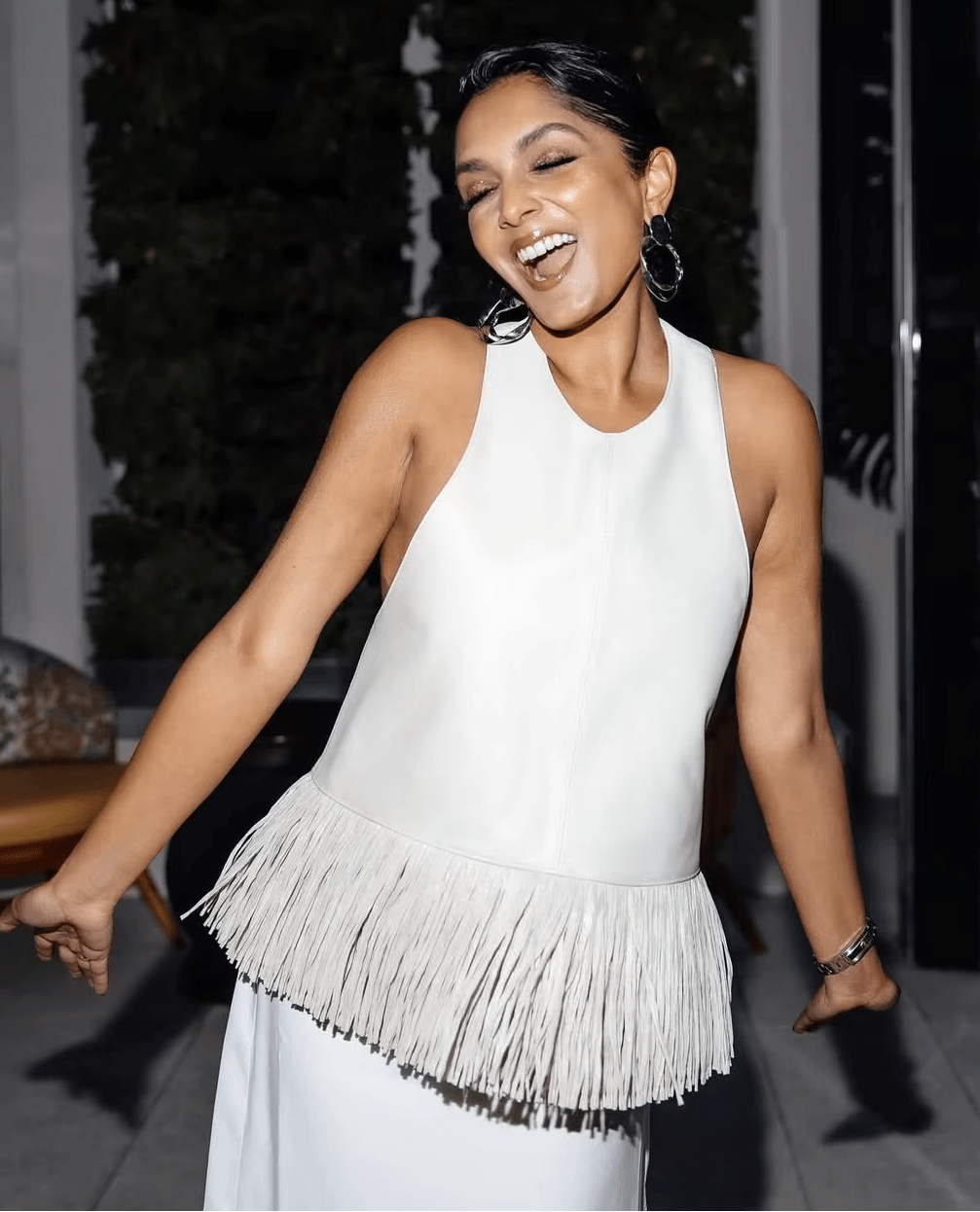 Gina halter top z umělé kůže s třásněmi