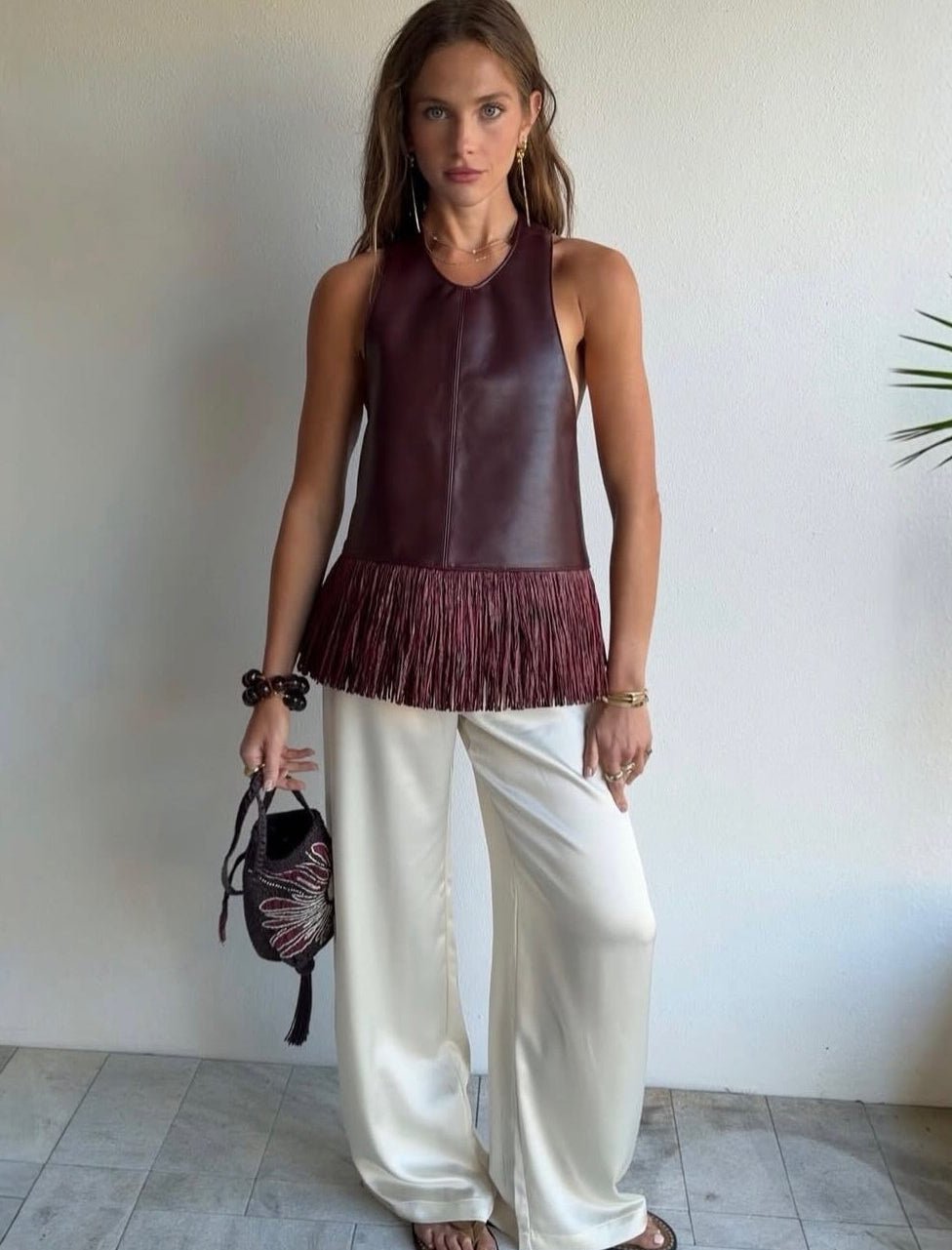 Gina halter top z umělé kůže s třásněmi