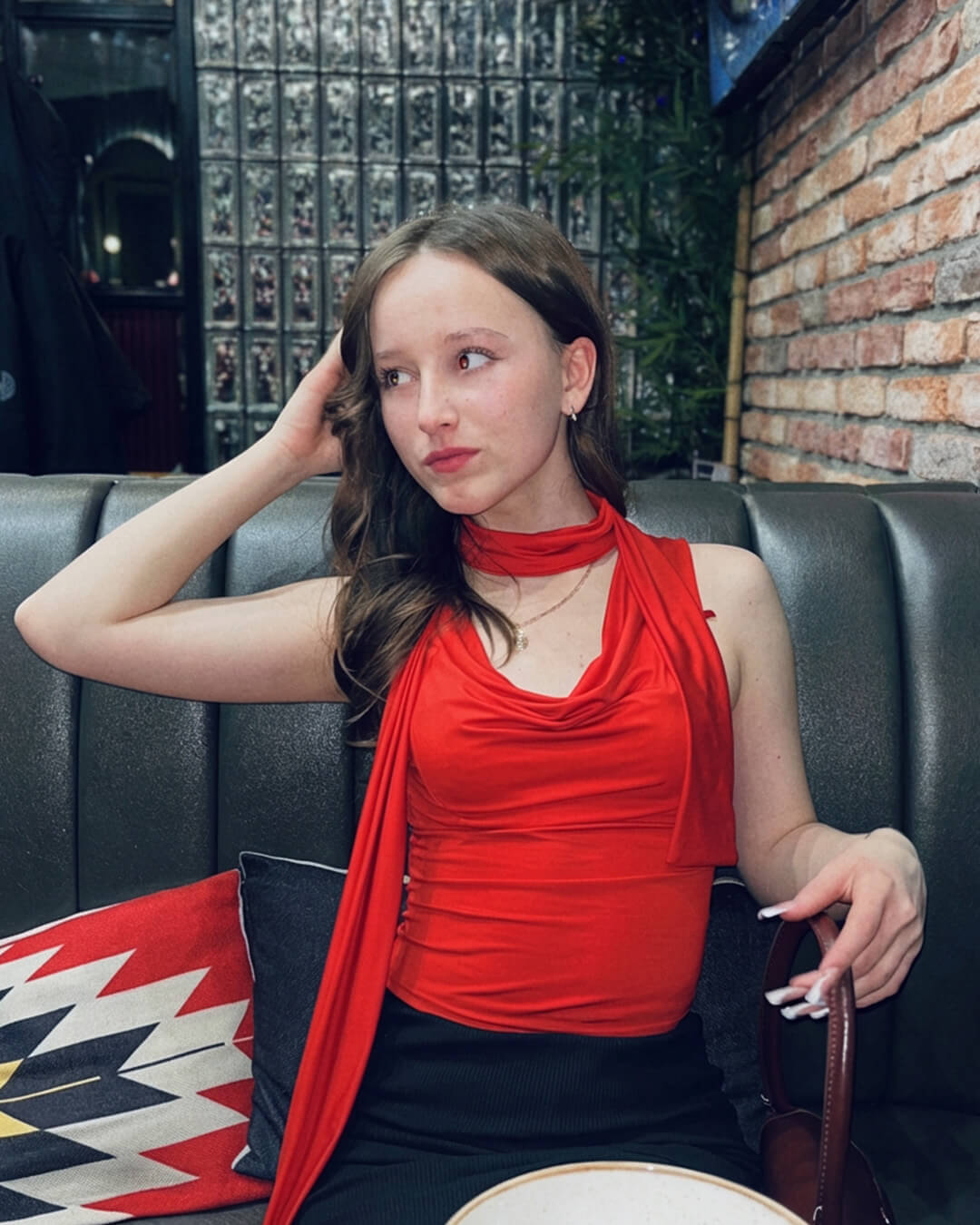 Natasha berankovė surišama palaidinė