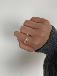 Anillo de banda Amia Radiant Zirconia