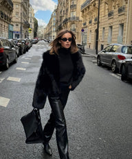 Haină scurtă Empress din blană artificială neagră