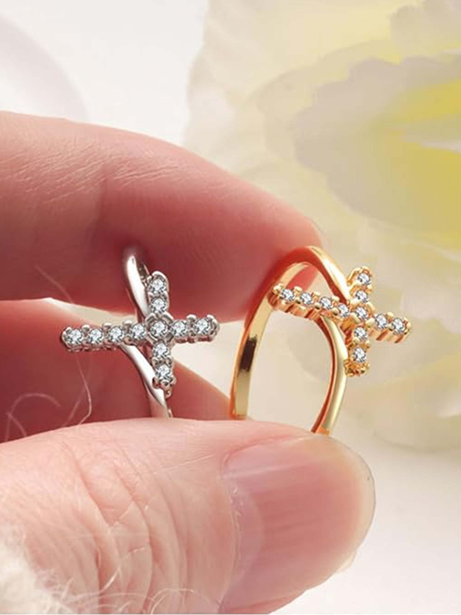 ZEYA - Divina Cross Ring