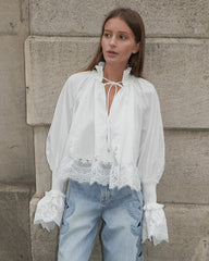 Blusa Gloria con ricamo e rifinitura in pizzo