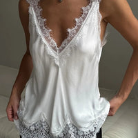 Top Janet à Bretelles et Ourlet en Dentelle