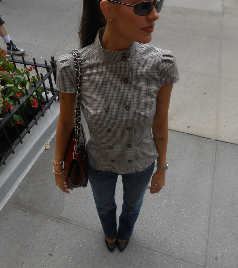 Lola Geruite Hoge Hals Getailleerde Blouse