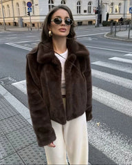 Κοντό παλτό Maddie με ψεύτικη γούνα και γιακά