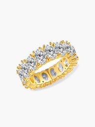 Anillo de banda con corte ovalado llamativo