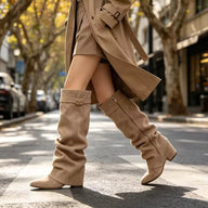 Botas Altas Teresa de Cano Enrugado e Bico Fino