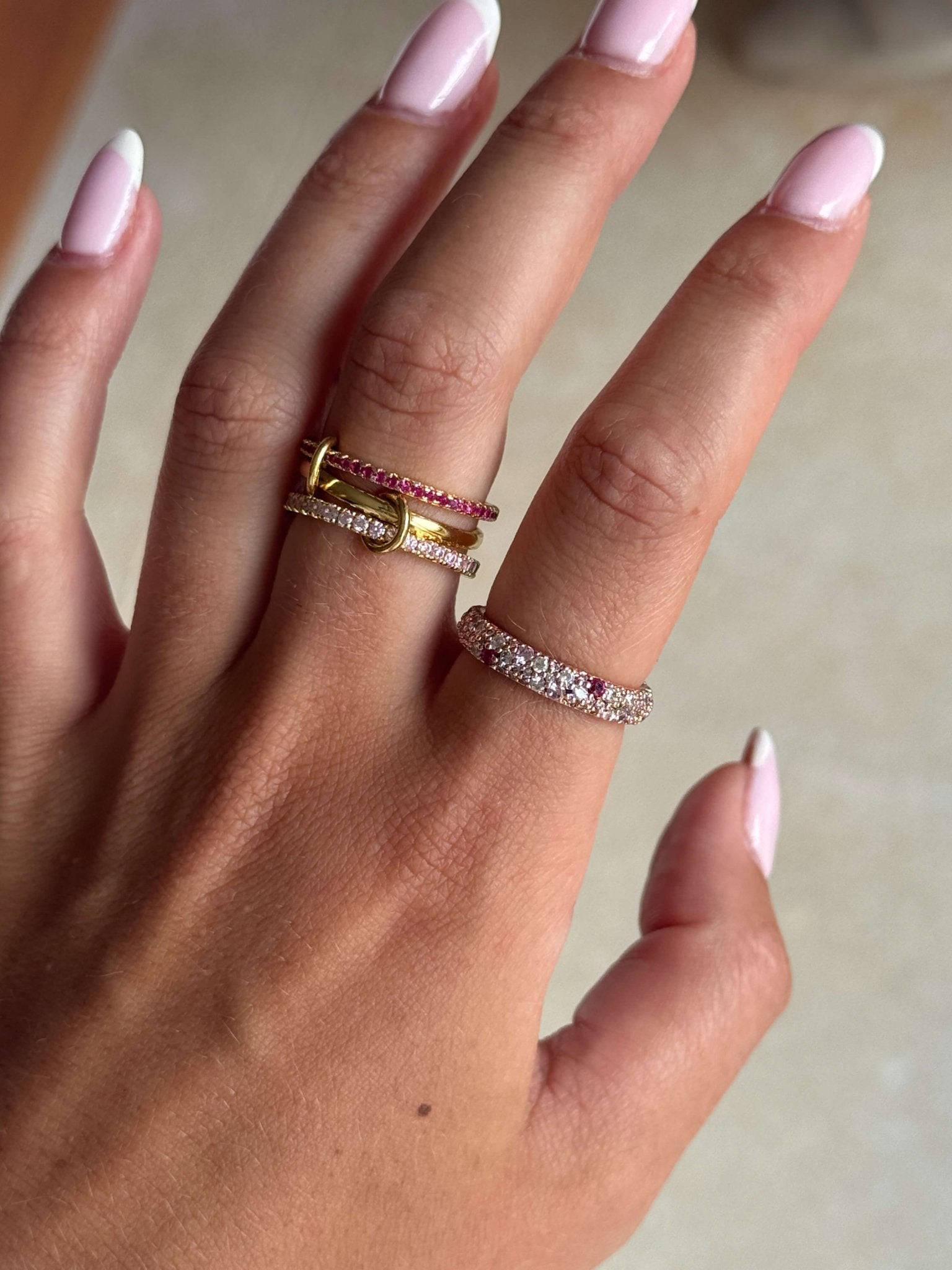 ZEYA - Valentina Gradient Rhinestone Band Ring
