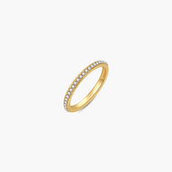 Anillo de banda delgada Yalina con pavé